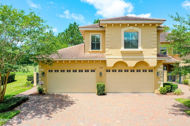 view of front facade featuring a garage