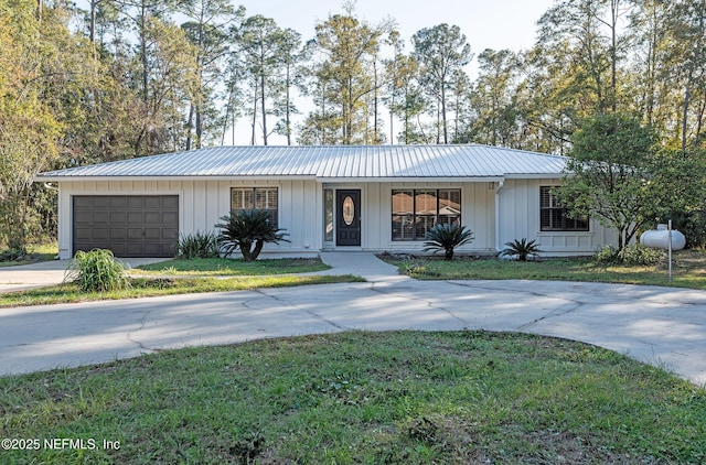 ranch-style house featuring a garage and a front lawn