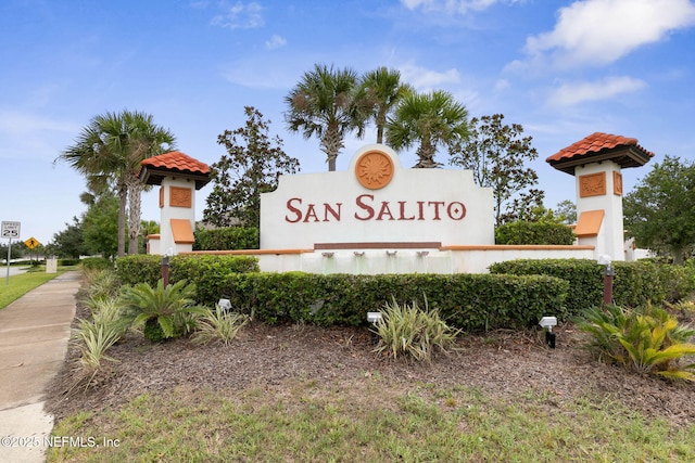 view of community / neighborhood sign