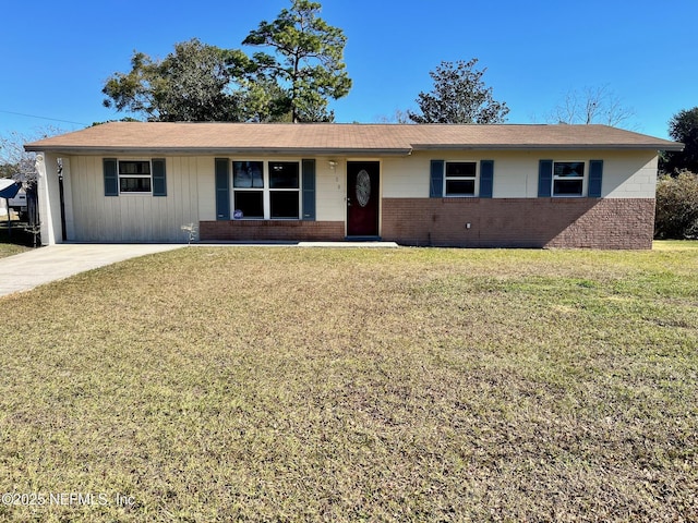 single story home featuring a front lawn