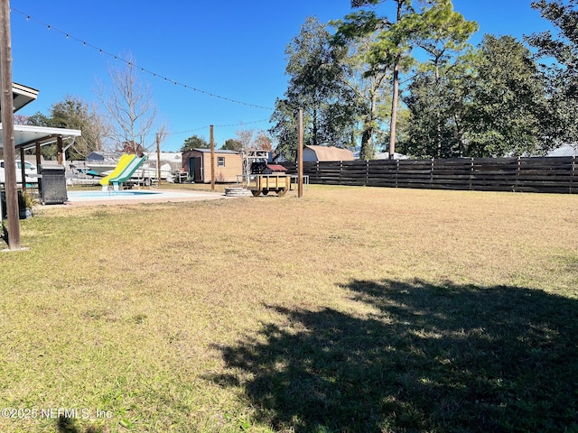 view of yard with a storage shed