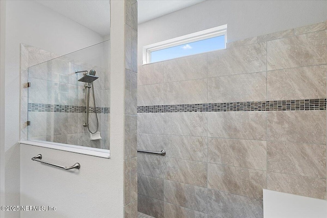 bathroom featuring a tile shower