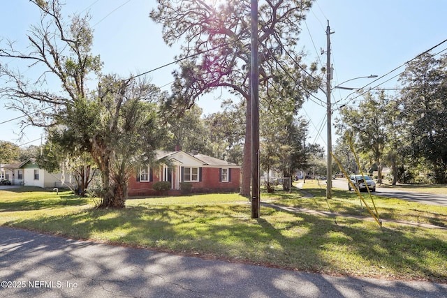 view of front of house featuring a front yard