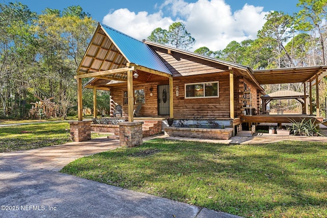 log cabin with a front yard