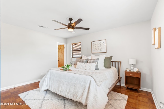 bedroom with ceiling fan