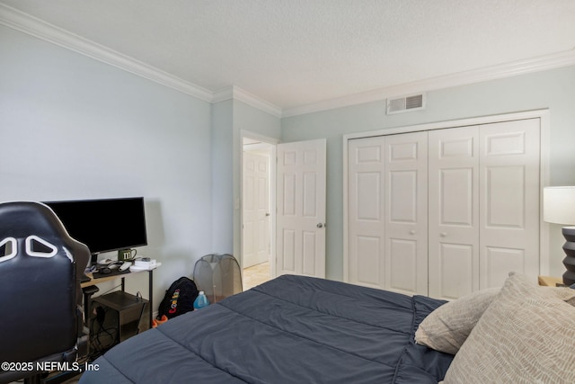 bedroom featuring crown molding and a closet