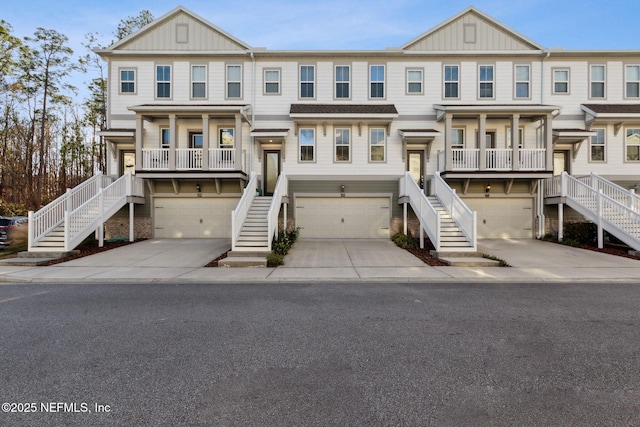 townhome / multi-family property featuring a garage