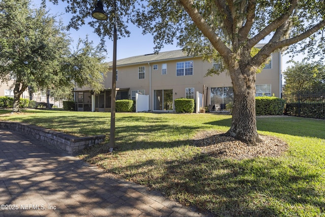 view of front facade with a front yard