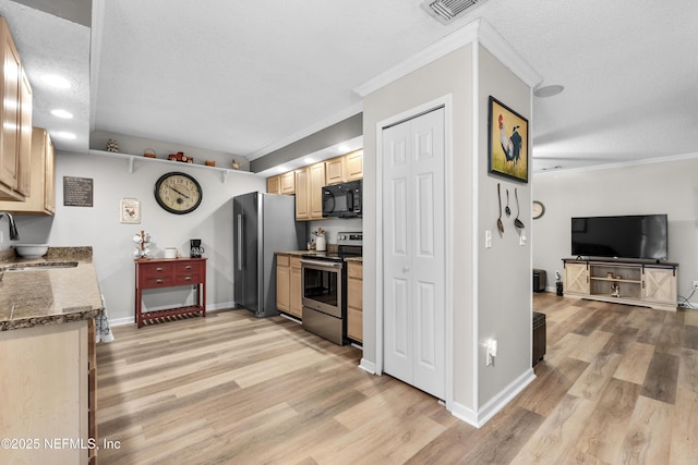 kitchen with sink, crown molding, stainless steel appliances, and light wood-type flooring