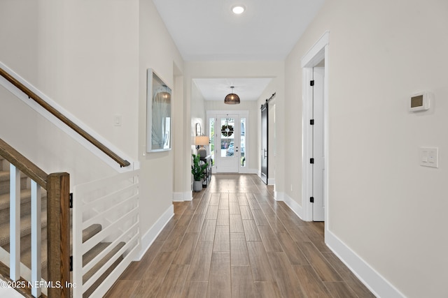 hallway featuring a barn door