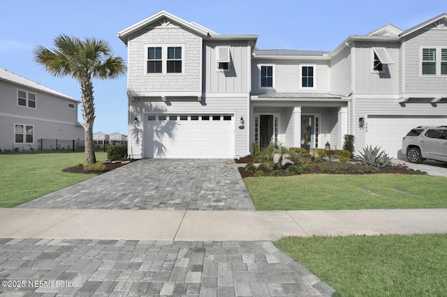 view of front of property featuring a front yard and a garage