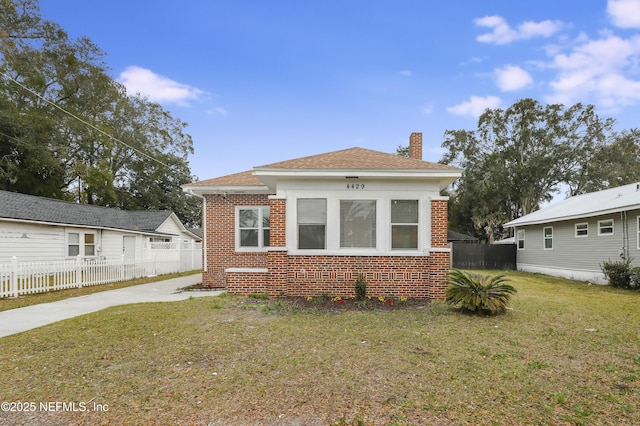 view of front of house featuring a front yard