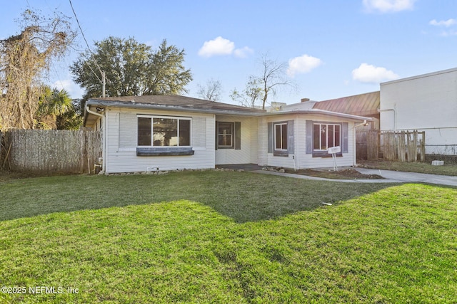 view of front of property with a front lawn