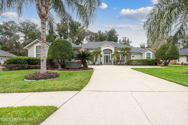 ranch-style home featuring a front lawn