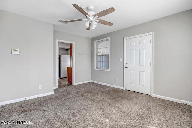 carpeted empty room featuring ceiling fan