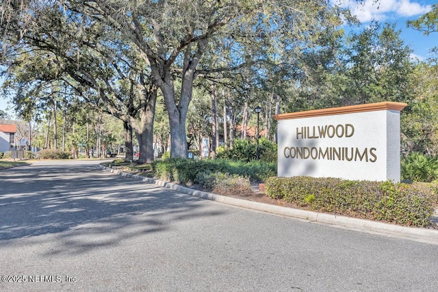 view of community / neighborhood sign