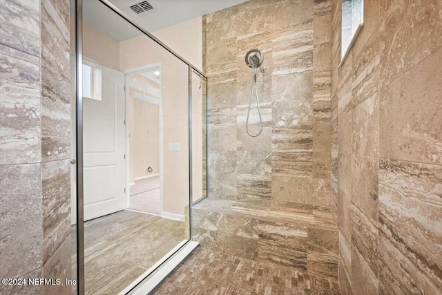 bathroom featuring a tile shower