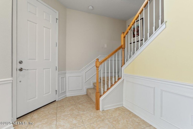 foyer featuring light tile patterned floors