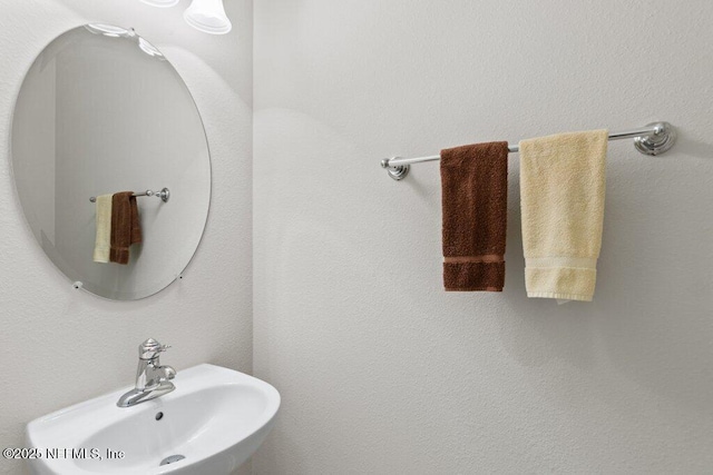 bathroom featuring sink