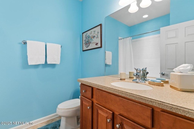 bathroom with toilet, a shower with curtain, and vanity