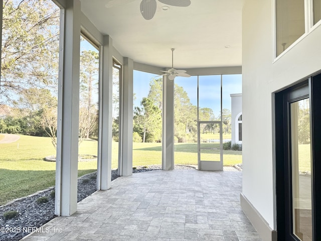 sunroom with ceiling fan