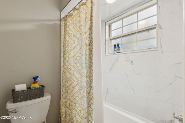 bathroom featuring shower / tub combo