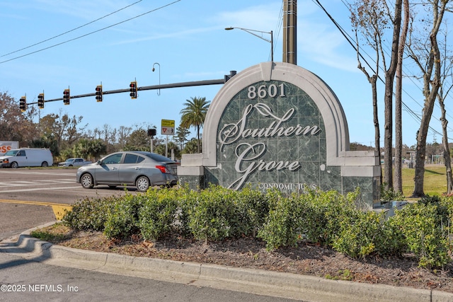 view of community / neighborhood sign