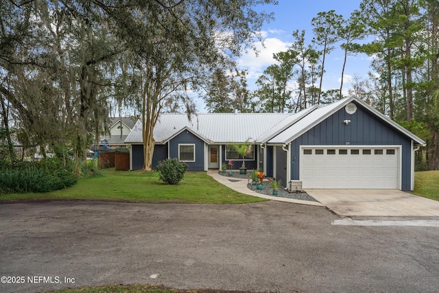 ranch-style home featuring a front lawn and a garage