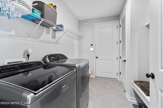 laundry room with washing machine and dryer