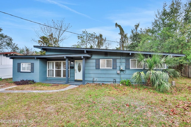 single story home with a front lawn