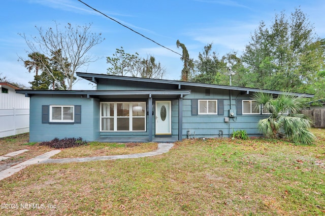 single story home featuring a front yard