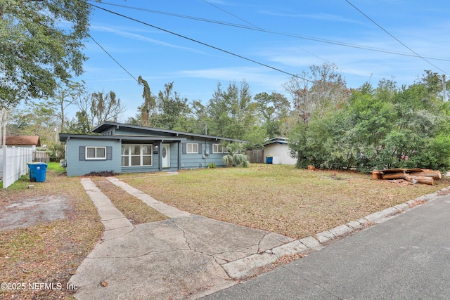 single story home with a front lawn