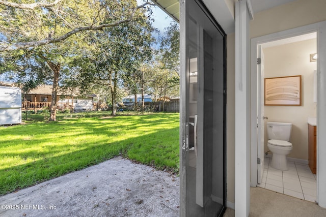 view of yard featuring a patio