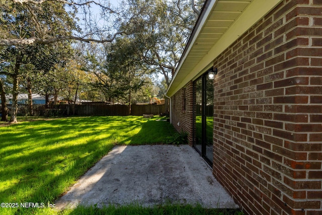 view of yard featuring a patio