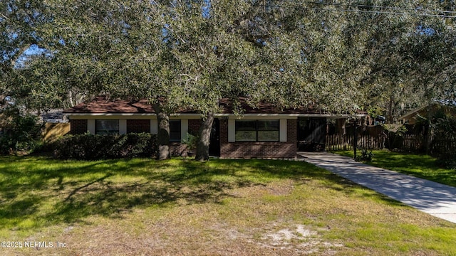 view of front facade with a front yard