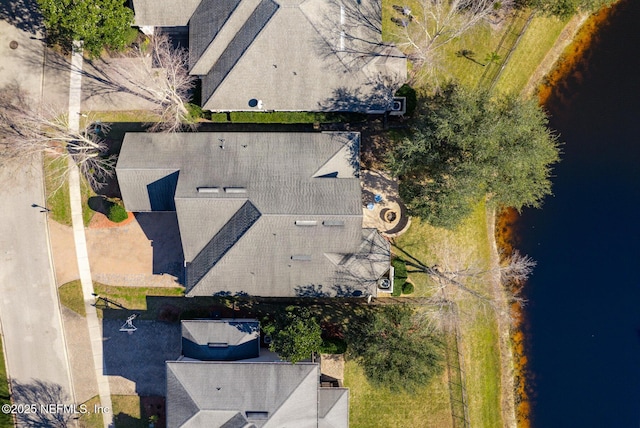 bird's eye view with a water view