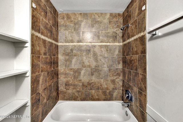 bathroom featuring tiled shower / bath combo