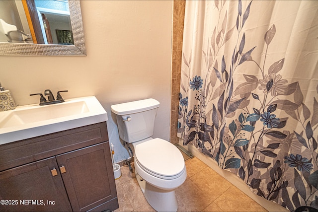 bathroom featuring a shower with curtain, vanity, and toilet