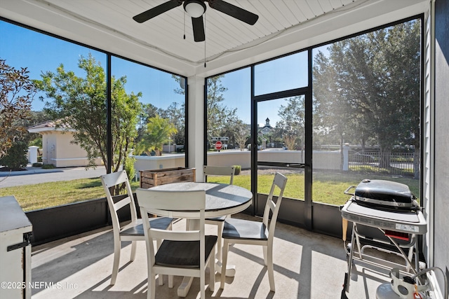 sunroom / solarium featuring ceiling fan