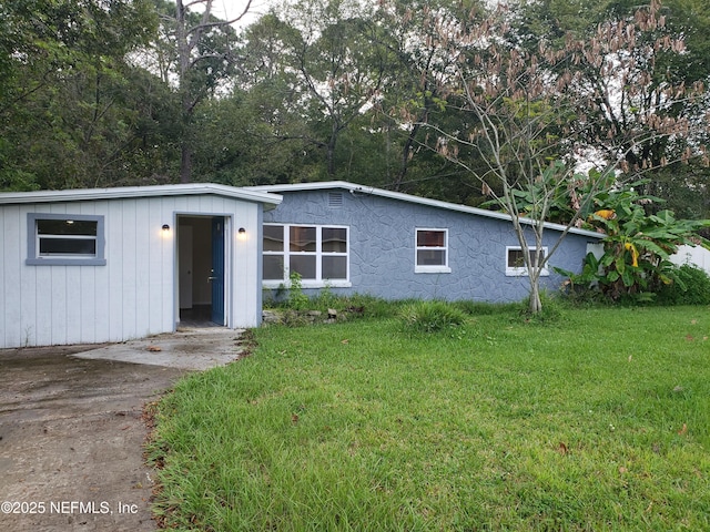 view of front of house with a front yard