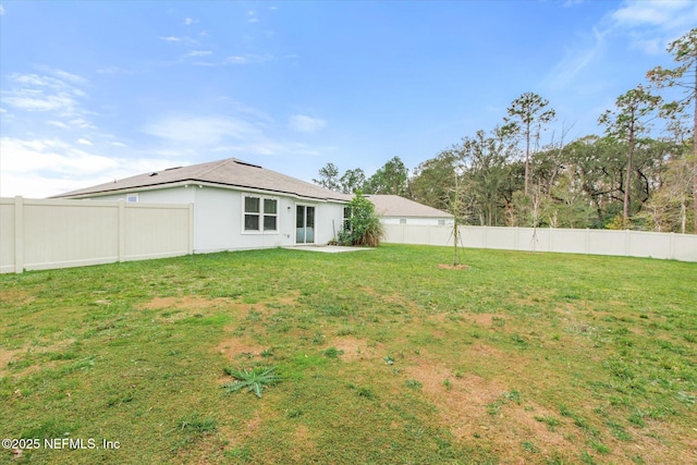 view of yard featuring a patio