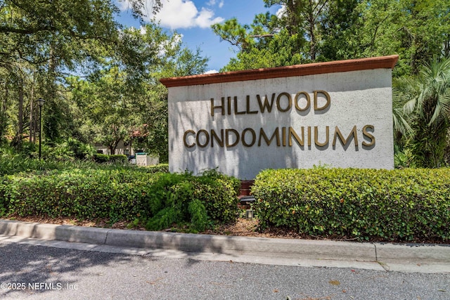 view of community / neighborhood sign