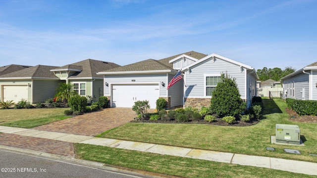 view of front of house featuring a front lawn and a garage