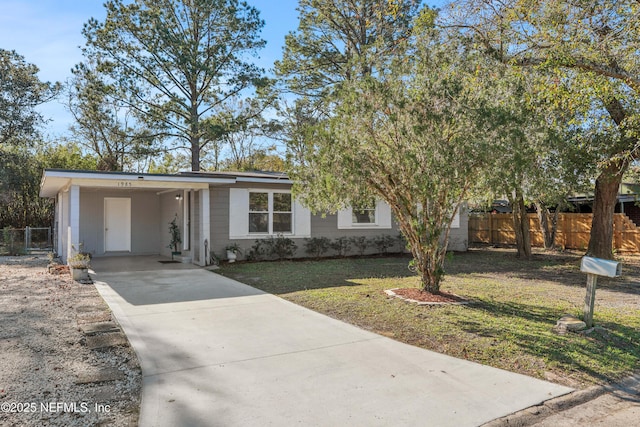 view of front facade featuring a front yard and a carport