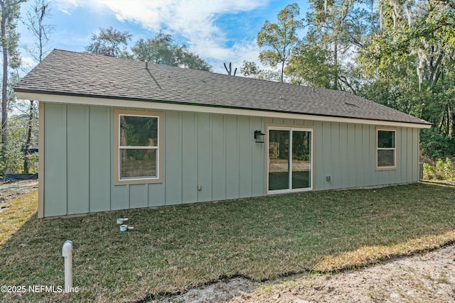 back of house featuring a yard