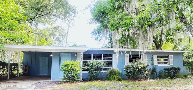 view of front of house with a carport