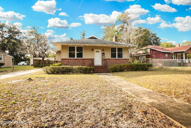 view of front of home featuring a front lawn