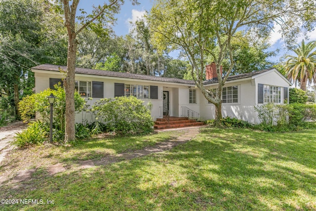 ranch-style house featuring a front lawn