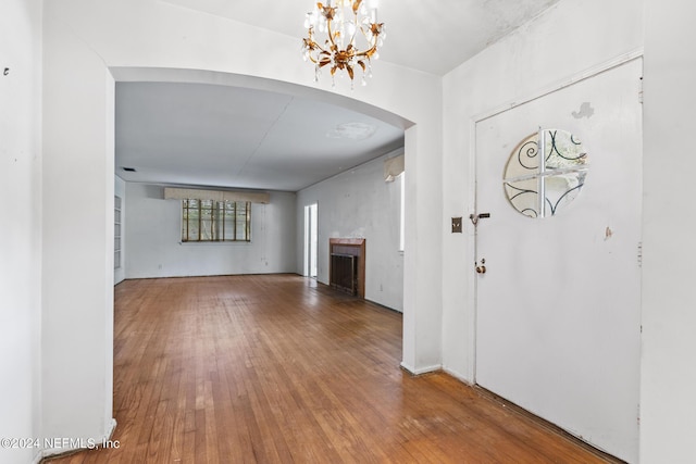 entryway featuring an inviting chandelier and hardwood / wood-style flooring