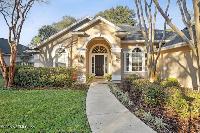 view of front of home featuring a front yard